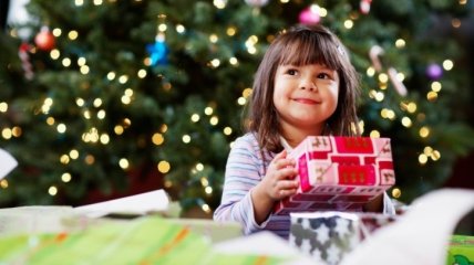 Подарки на Новый год детям: бюджетные идеи для девочек до 3 лет