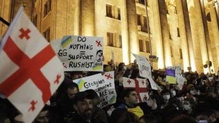 Народ Грузії продовжує виходити на акції на підтримку України