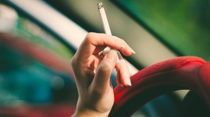 Куришь - плати: В Испании суд позволил компании высчитывать деньги из зарплаты за перерывы на курение