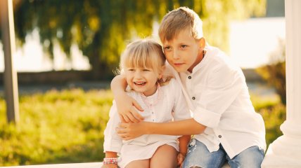 День братьев и сестер отмечается 10 апреля