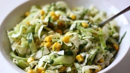 Полезный салат всего из нескольких ингредиентов