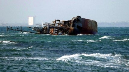 Власник танкера не зможе підняти Delfi до 25 червня 