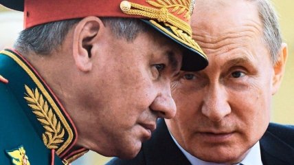 шойгу и путин весьма близки, но лидерю Кремля нужно на кого-то "повесить всех собак"