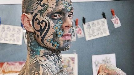 Как выглядит учитель младших классов, тело которого полностью покрыто тату (Фото)