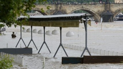 От наводнения в Чехии погибла женщина, а 3 спасателя - пропали