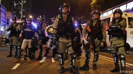 Полиция в Гонконге снова применила водяную пушку и резиновые пули