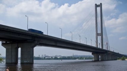 В Киеве до конца лета частично ограничат движение по Южному мосту  