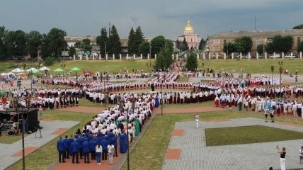 Больше 3,5 тысяч человек спели "Щедрика" на Виннитчине и установили рекорд (видео)