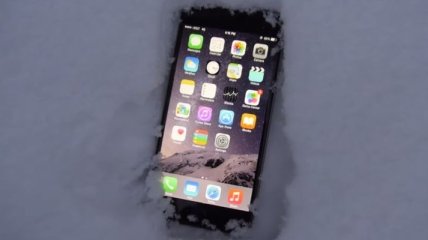 Что случилось с iPhone 6 после ночи в снегу? (Видео)