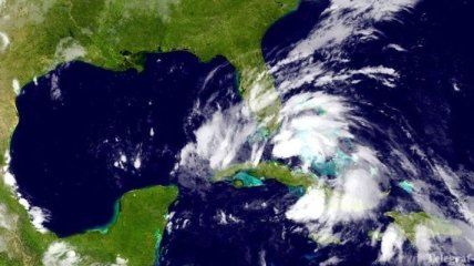Сотни авиарейсов отменены во Флориде