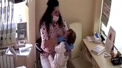 Скандал с избиением детей у стоматолога в Ровно: полицейские нашли "беглянку"