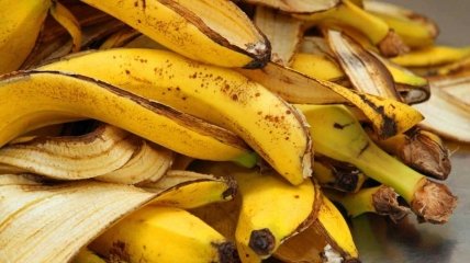 Бананова шкірка стане помічником у дачних справах