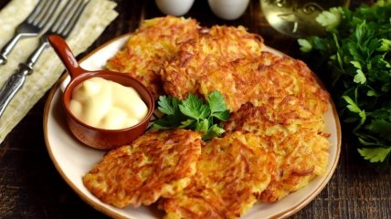 Драники или деруны – блюдо на основе тертого картофеля