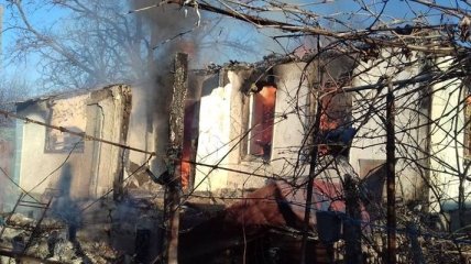 Оккупанты обстреляли дома мирных жителей в Золотом и Новоалександровке