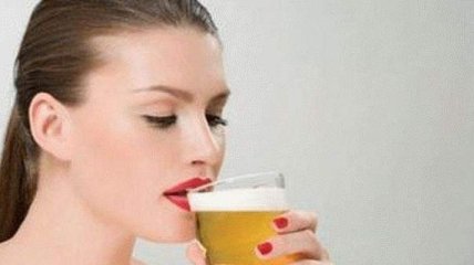 Ученые назвали самый опасный для женщин напиток