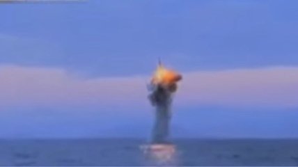 Испытания баллистической ракеты в КНДР (Видео)  