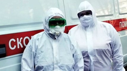 В России медработники оставили в подъезде пенсионера с коронавирусом