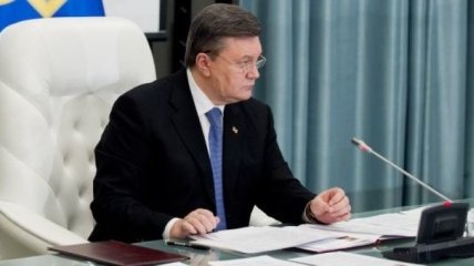 Янукович просит разрешить допуск иностранных вооруженных сил 