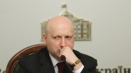 Турчинов предложил проводить реформу Конституции в 2 этапа