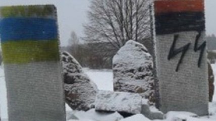 Польша призвала расследовать подрыв памятника на Львовщине