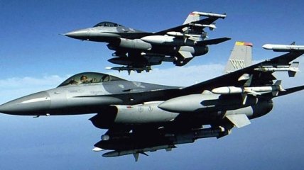 США нанесли 14 авиаударов по боевикам "ИГИЛ"