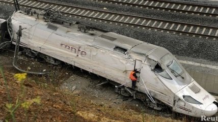 Машинист поезда, разбившегося в Испании, все еще молчит