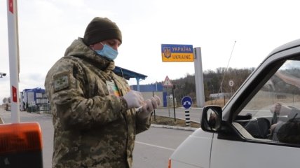 На границе Украины с Польшей стоят более пятиста грузовиков
