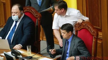 Политические маневры Разумкова злят Банковую, но с его отставкой есть одна большая проблема