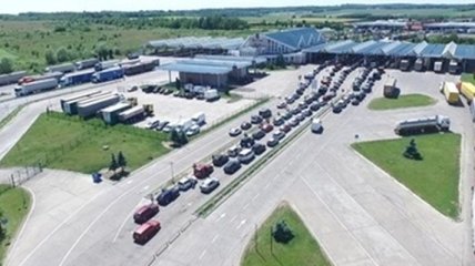 На границе с Польшей застряли почти 900 авто