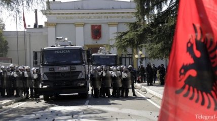 Протесты в Албании: Протестующие попытались штурмовать парламент
