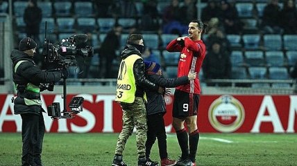 Ибрагимович воплотил мечту мальчика на стадионе в Одессе (Видео)