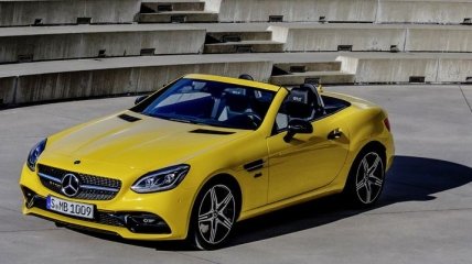 Mercedes представил специальную "прощальную" версию кабриолета SLC