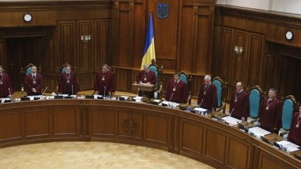 Виктор Янукович обратился к судьям Конституционного Суда   