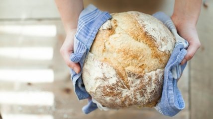 Духовка не знадобиться: рецепт повітряного домашнього хліба на сковороді