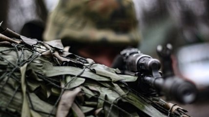 Воин защищает Украину от захватчиков из россии