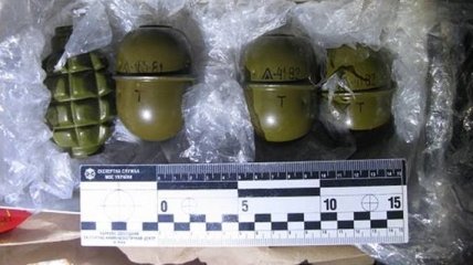 На Оболони в Киеве мужчины продавали боевые гранаты