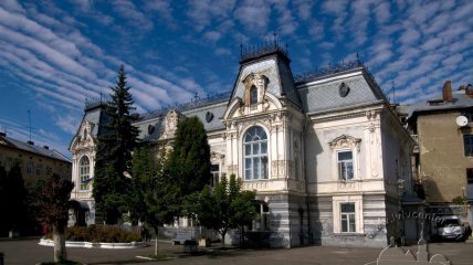 Школа-інтернат на Пекарській у Львові