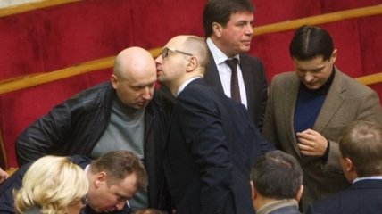 Яценюк и Турчинов сегодня хотят встретиться с Тимошенко