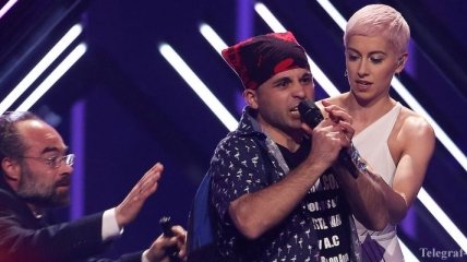СМИ обнародовали детали о мужчине, который на сцене атаковал участницу Евровидения