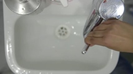 "Wash Off": группа Foals показала, как правильно мыть руки для профилактики коронавируса (Видео)