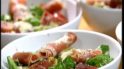 Салат с пармской ветчиной