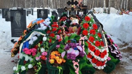 У росії поховали військового та його дитину