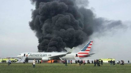 В аэропорту Чикаго загорелся шедший на взлет "Боинг- 767" (Видео)
