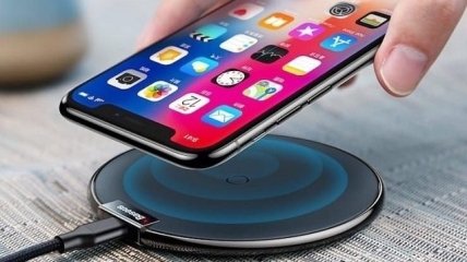 Бездротова зарядка значно полегшує життя