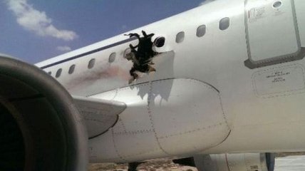 США сказали, кто мог совершить теракт на борту сомалийского самолет