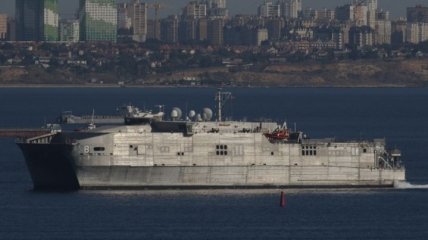 Он вернулся: В порт Одессы прибыл десантный корабль НАТО (Фото)