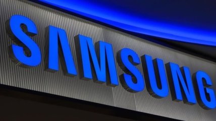 В сети появились фото новой "раскладушки" от Samsung