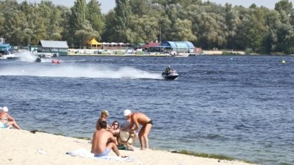 В Киеве на всех пляжах запретили купаться