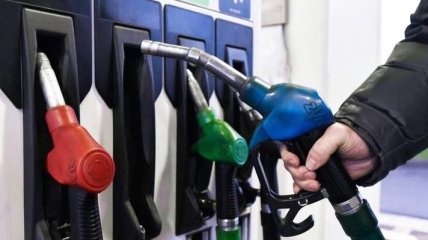 АЗС снизили цены на бензин и топливо: сколько теперь стоит заправить авто