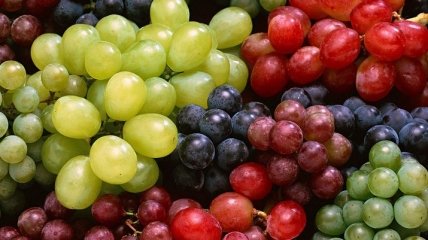 Диетологи рассказали о пользе и вреде винограда